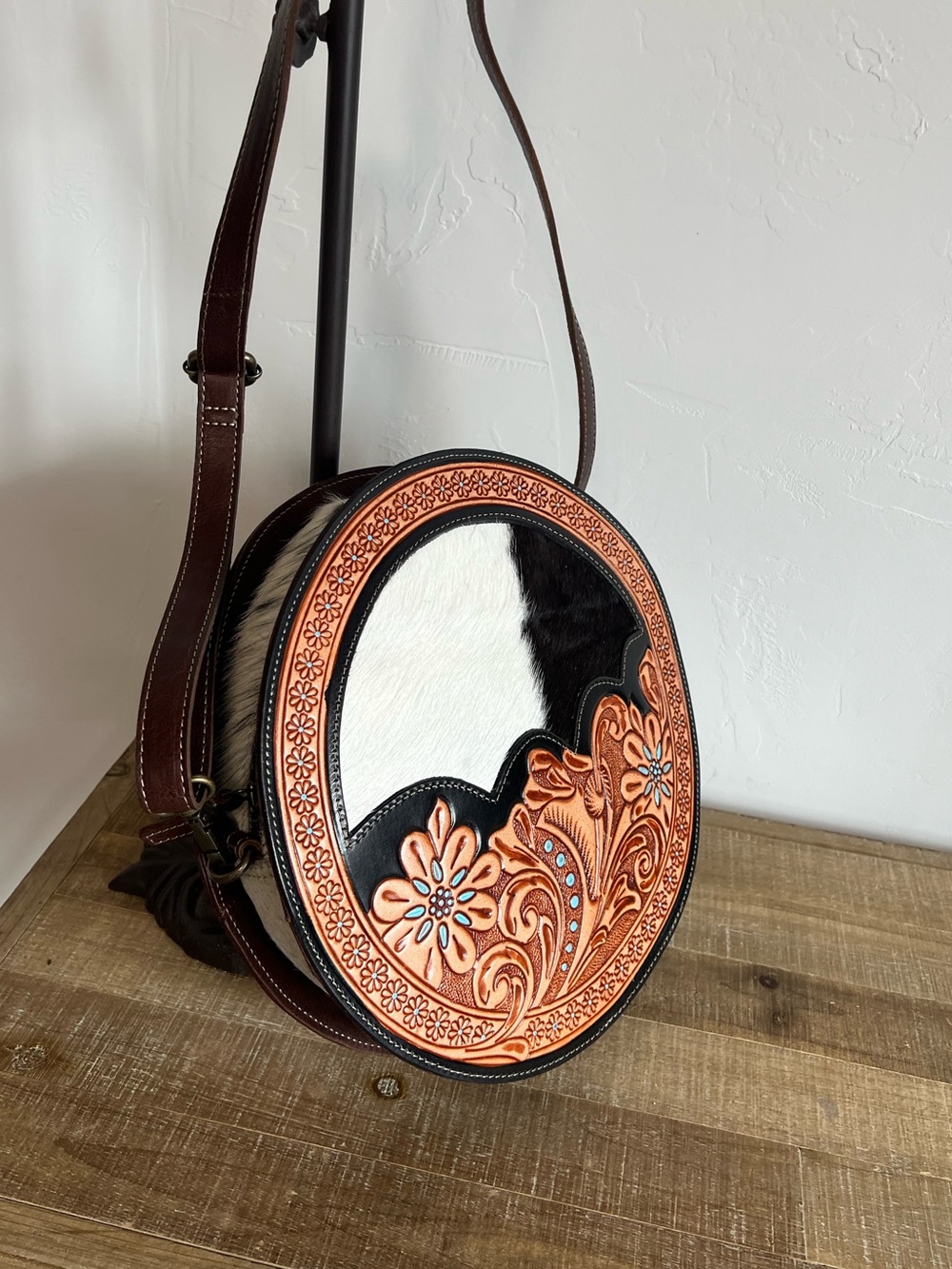 Myra Western Cowhide Round Crossbody Bag Hand Tooled Leather Boho Purse NWT - Picture 10 of 11